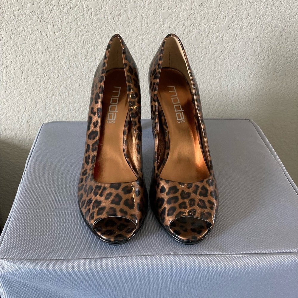 MODA SPANA Shoes. 71/2 M. EXCELLENT CONDITION.